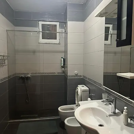 Modern 2br With Living And Private Garage דירה Kashari