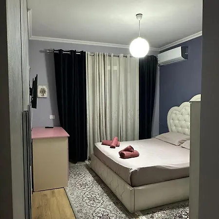 Modern 2br With Living And Private Garage דירה *