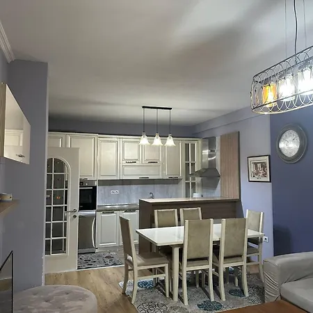 Modern 2br With Living And Private Garage דירה Kashari