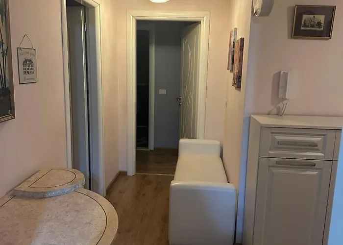 דירה Modern 2br With Living And Private Garage Kashari