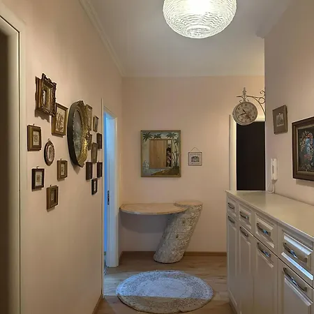 Modern 2br With Living And Private Garage Apartment Kashar
