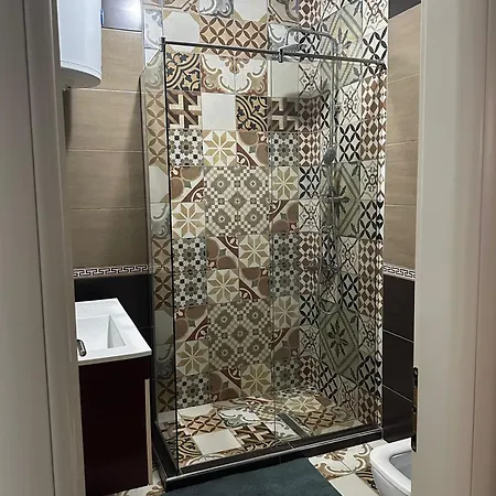 Apartament Modern 2br With Living And Private Garage Kashari