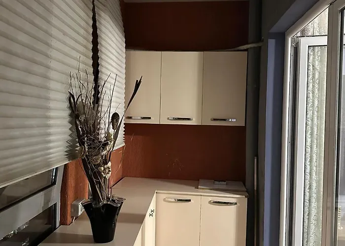 Apartament Modern 2br With Living And Private Garage Kashari