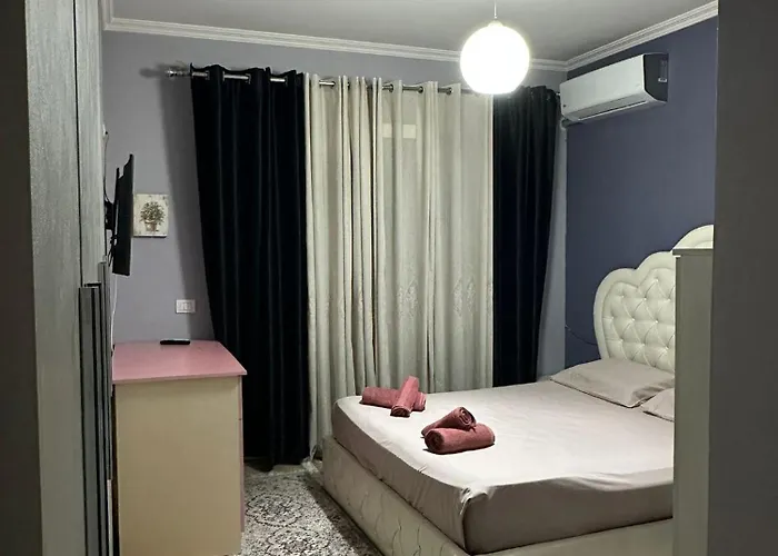 Modern 2br With Living And Private Garage 公寓 *