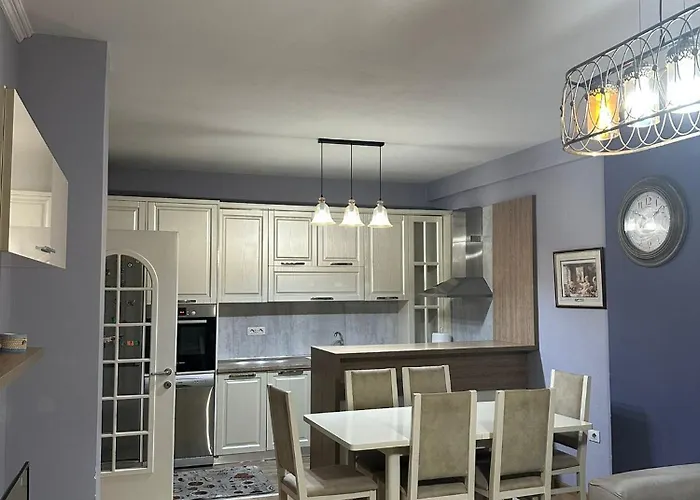 Modern 2br With Living And Private Garage Apartament Kashari